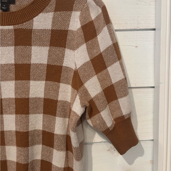 Ann Taylor Factory Petite Brown and White Checkered Knit Sweater - Picture 3 of 13